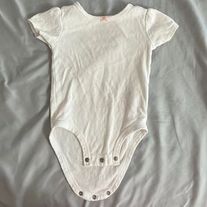 Carter’s 12m Baby Onesie🌸